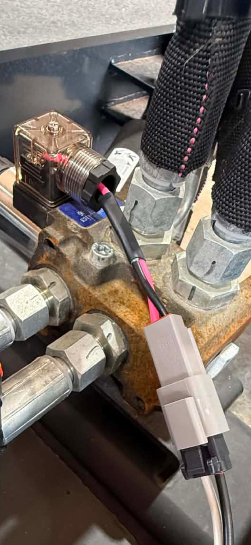 DIN style connector Assembly (Attachment Side)